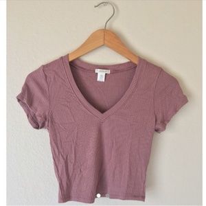 💛Muted Purple/Pink Ribbed V-Neck Crop Tee